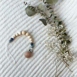 ✨HP✨Neutral Silicone and Wood Bead Pacifier/Teether Clip